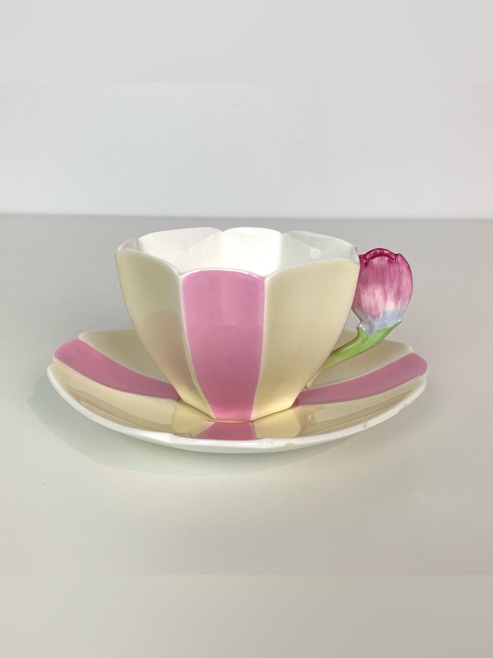 Shelley Teacup Saucer Set Floral Handle Flower Tulip England Vtg Queen Anne HTF